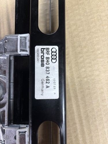 AUDI A4 B6 B7 CABRIOLET RIGHT FRONT WINDOW REGULATOR AND MOTOR 8H0837462A - Picture 6 of 7