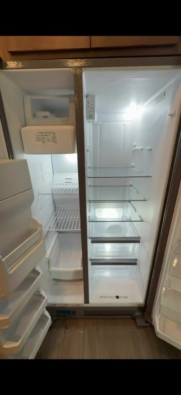 Whirlpool Side-by-Side Stainless Steel Fridge Water & Ice Dispenser Frost-Free