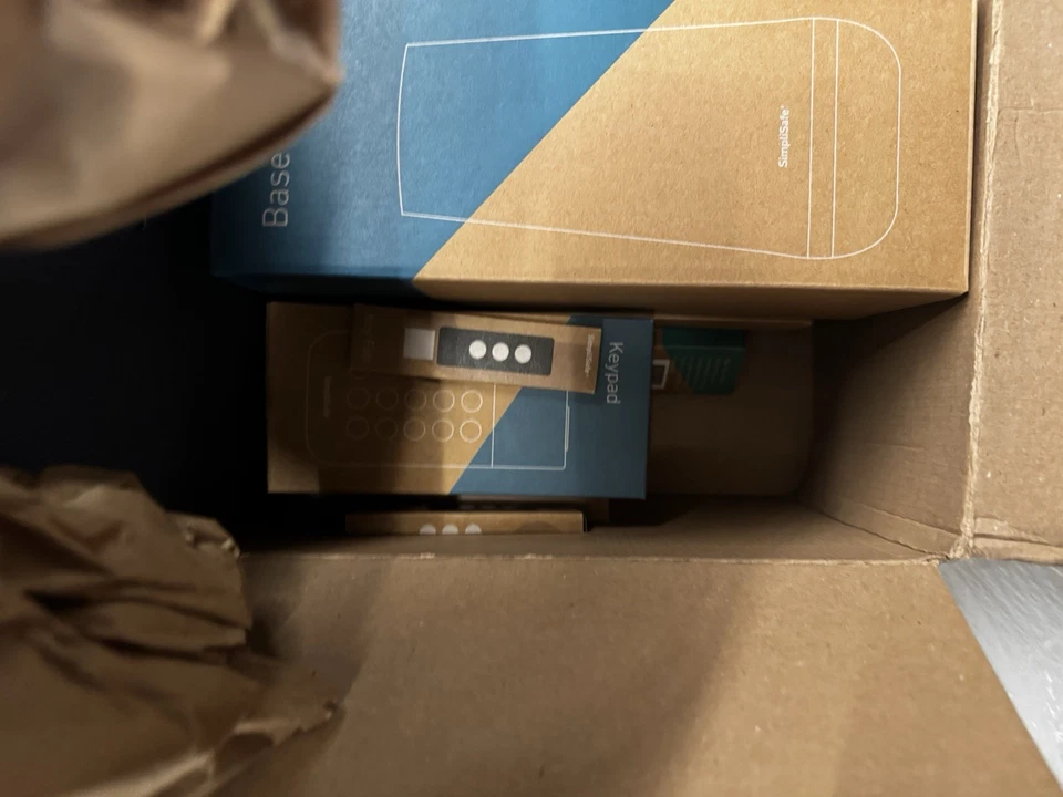 SimpliSafe 23 Piece Gen3 Wireless Home Security System New In Boxes White - Image 3 of 4