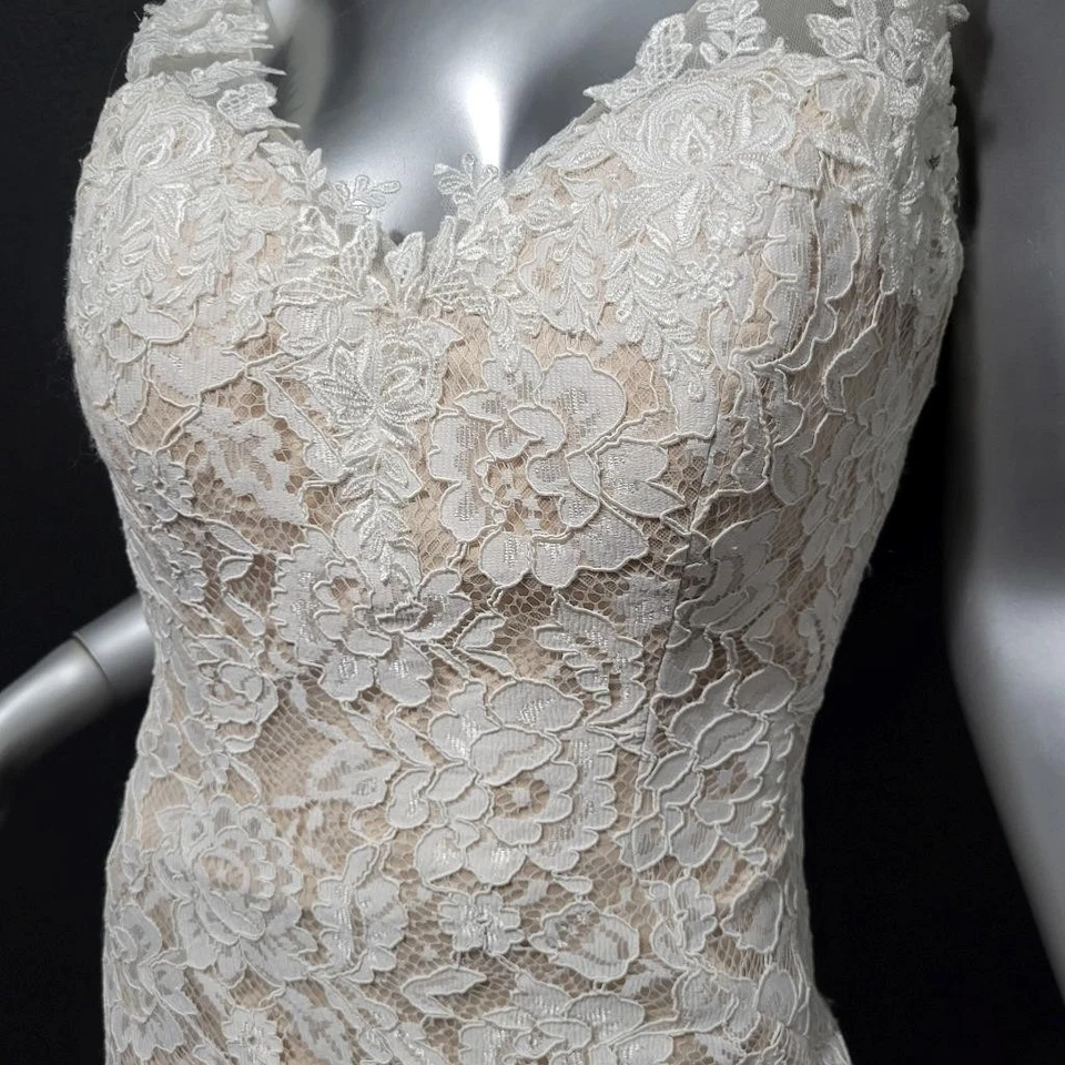 NUEVO CON ETIQUETAS~$1450~ELLA ROSA~10/12~VESTIDO DE NOVIA BLANCO NUDE ENCAJE FLORAL ENTALLADO Y ACAMPANADO Foto 2 de 4