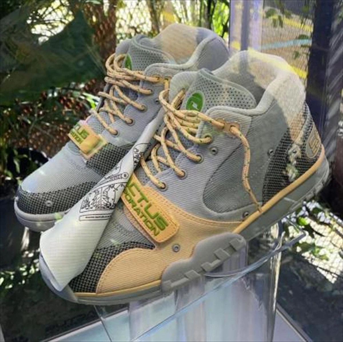 TRAVIS SCOTT NIKE AIR TRAINER 1 SP CACT.US CORP Grey Haze and Dusty Sage US 8