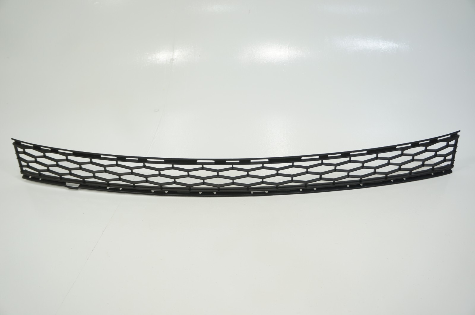 2014-2017 maserati ghibli front bumper center lower bottom grille grill