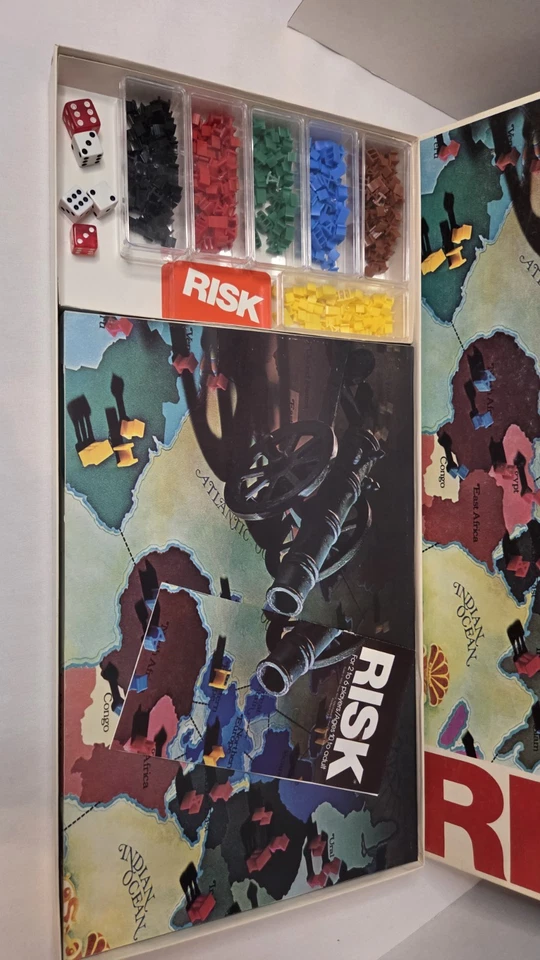 Vtg 1975 Risk Parker Brothers World Conquest Game  Complete, Rare Collectible  - Image 4 of 4