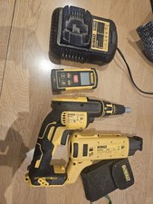 DeWalt Lot DCF620 Screwdriver, DCF6201 Magazine, DW03050 Laser, DCB105  Charger