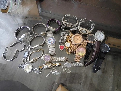 Lot of 23 Men and Women Vintage Watches