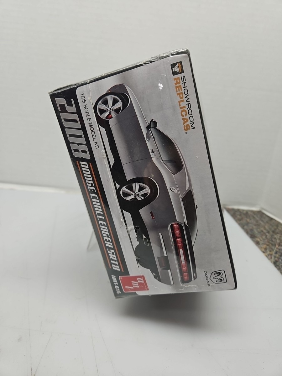 AMT 1/25 2008 Dodge Challenger SRT8 Plastic Model Kit AMT1075/12