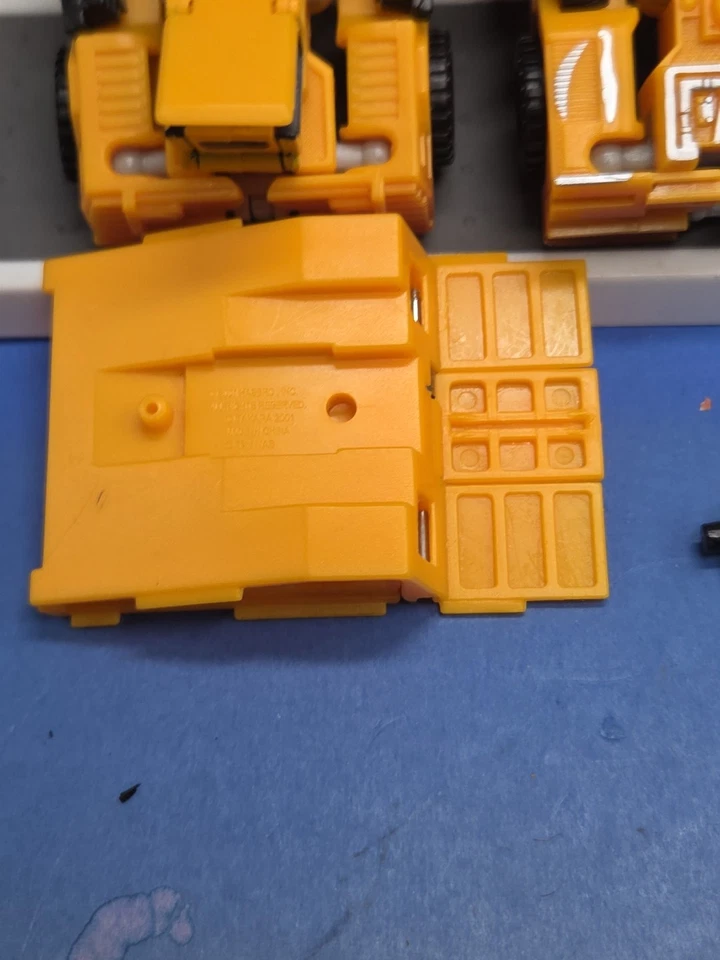 Transformers 2001 vertedero amarillo Hasbro Takara como se muestra de colección robots TB Foto 4 de 4