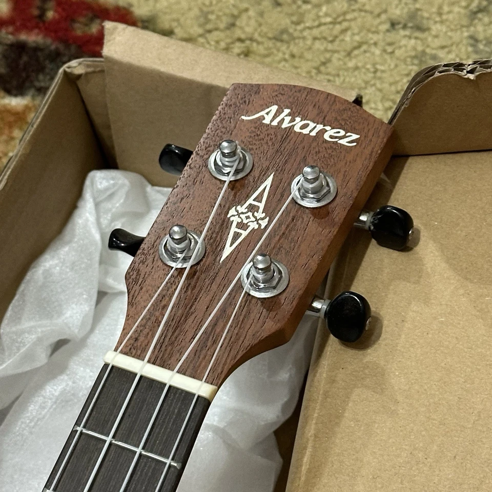 2018 Alvarez Grateful Dead Ukulele - Limited Edition - GDU26C - Lightning Bolt - Image 3 of 4