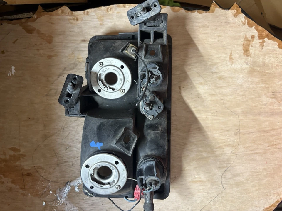 1993 - 1996 凯迪拉克 Fleetwood Brougham RWD 原始设备制造商左驾驶员前灯 — 第 3/4 张图片