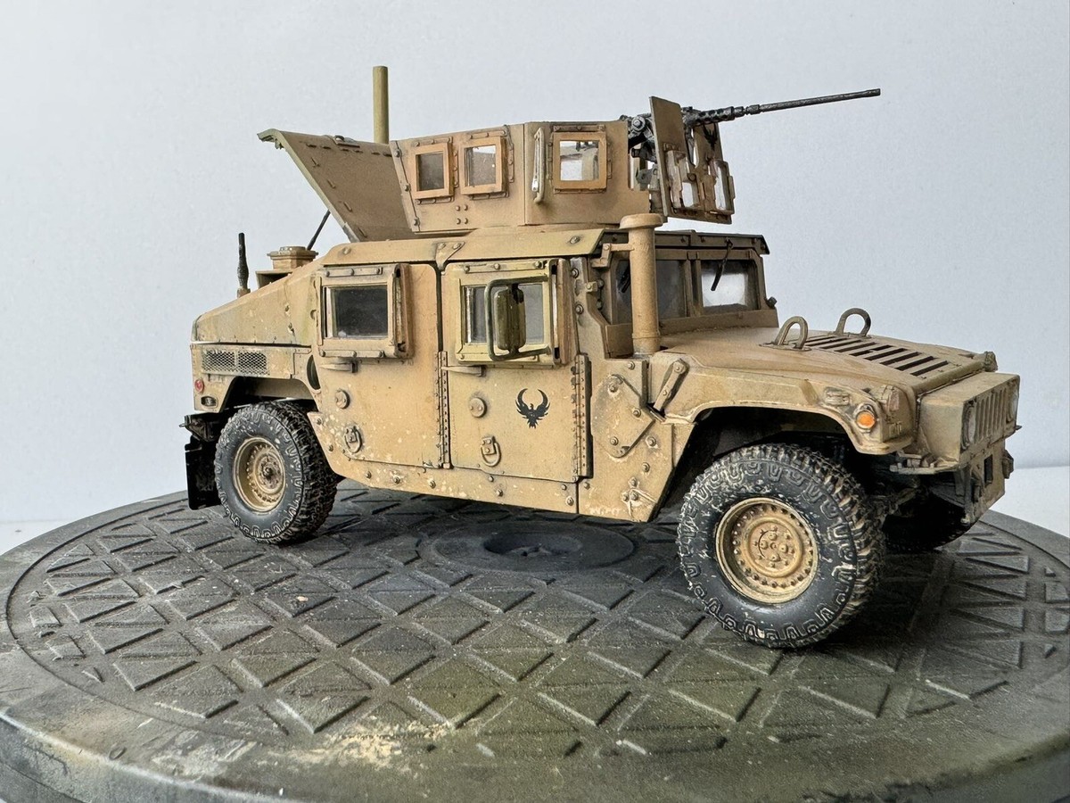 Academy 1/35 M1151 Enhanced Armament Carrier Humvee Car Plastic