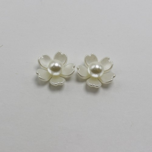 Craft DIY Ivory Pearl Flower-shaped Buttons for Jewelry Making Craft Sewing - Picture 8 of 13