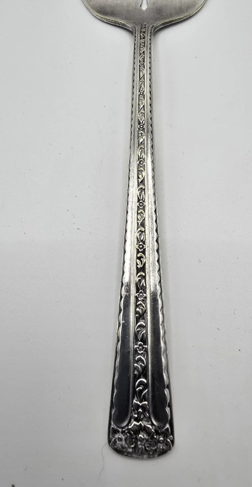 Servidor de postres perforados vintage Wm Rogers & Son International Blossom 9,5" Foto 3 de 4