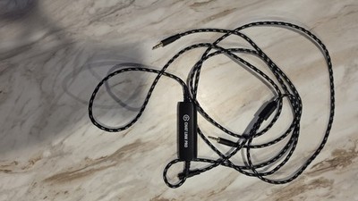 Elgato Chat Link Pro 3.5mm Wired Audio Adapter Cable, Black, Isolator Switch