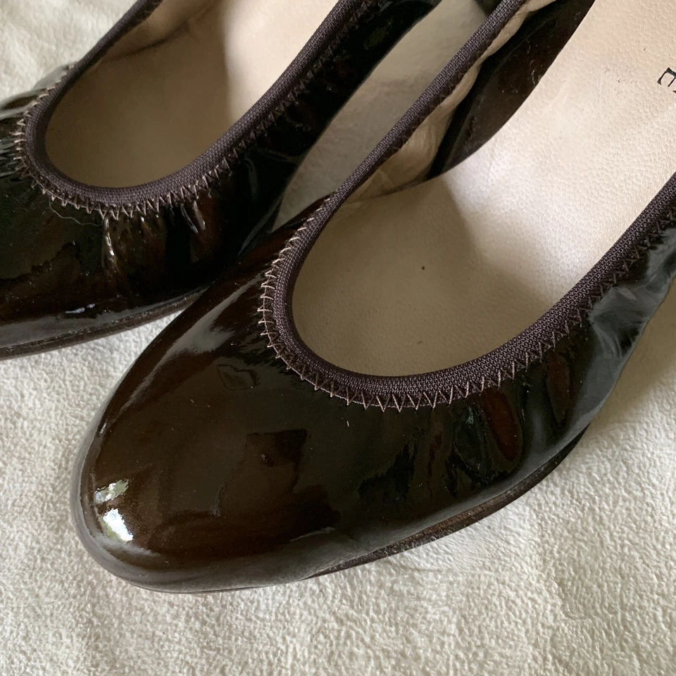 Zapatos de salón Taryn Rose hechos en Italia $395 marrón charol tallas Foto 4 de 4