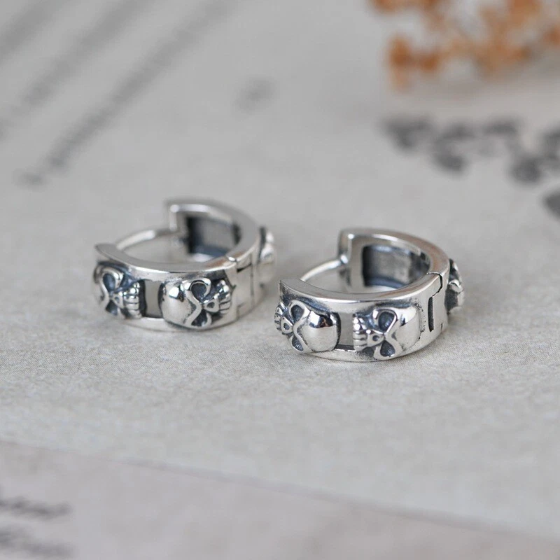 S925 Plata Esterlina Calavera Banda Huggie Aro Pendientes Gótico Motociclista Retro Unisex Foto 4 de 4