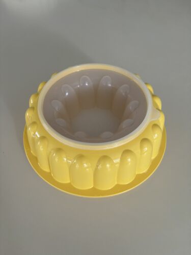 Vintage Tupperware Yellow Jelly Mould - Picture 1 of 3