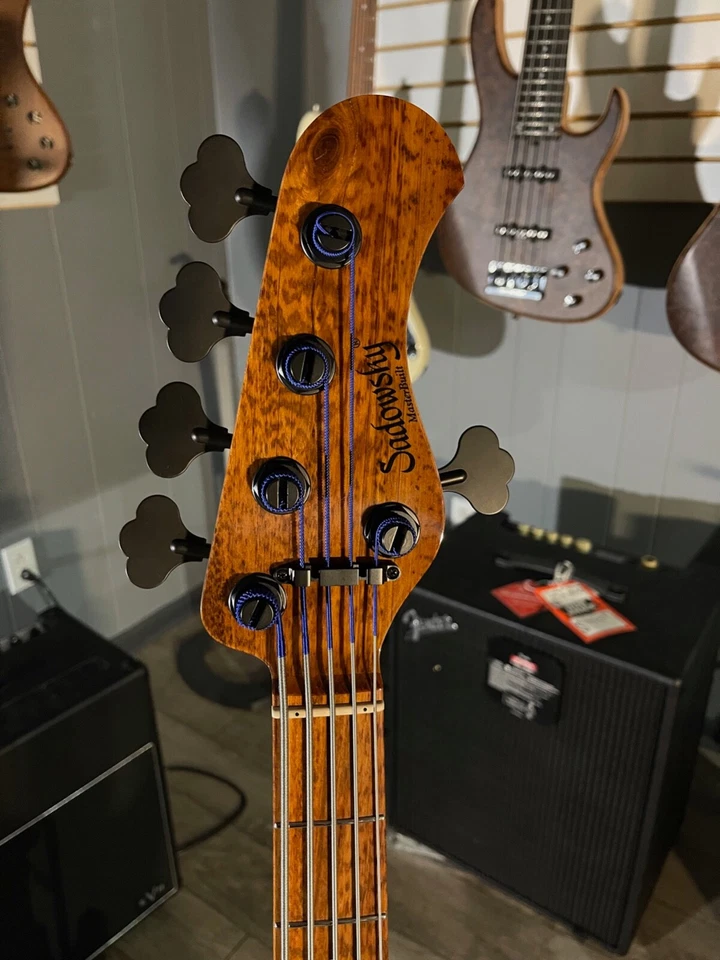 Sadowsky Masterbuilt 21-Fret M/M Bass, Limited Edition, 5 String #6 of 40 - Image 3 of 4