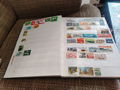 Hundreds German And Italian stamps stamps On Stamp Hinges - Picture 6 of 17