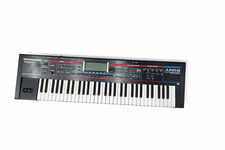 Roland Juno-G 61-Key Workstation Keyboard Synth   Powers On, No LCD Light
