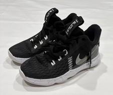 Nike LeBron Witness 5 Black Silver White Basketball Sneakers Youth Size 1Y