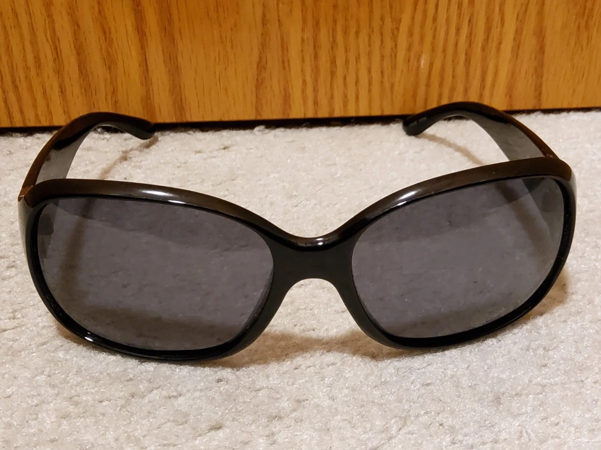 Oscar de la Renta Black Sunglasses with Sleek Metal Frame and Large Oval Lenses Oscar De La Renta Sunglasses Oval Tortoise and Dark Grey  main image 4