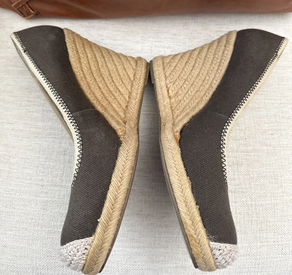 Винтаж? Banana Republic серо-коричневый холст / веревки Espadrille скольжения на танкетке размер 8 - Изображение 2 из 4