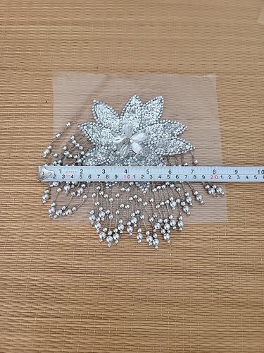 Applique Flower WITH IRRIDESCENT SEQUINS AND WHITE BEADS - Picture 5 of 6