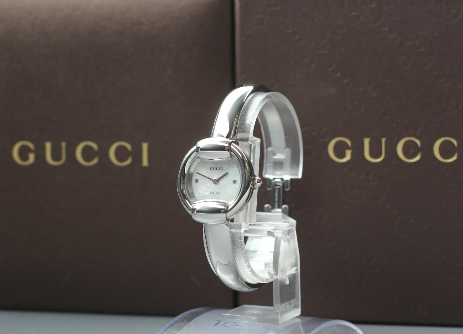 Gucci 1400L White Shell Round Dial Vintage Womens Watch Near Mint with Box
