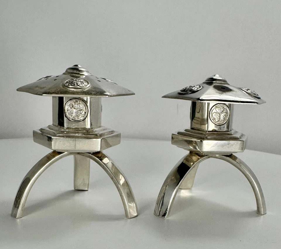 Linterna trípode japonesa de plata esterlina figurativa salero y pimentero agitador Foto 3 de 4