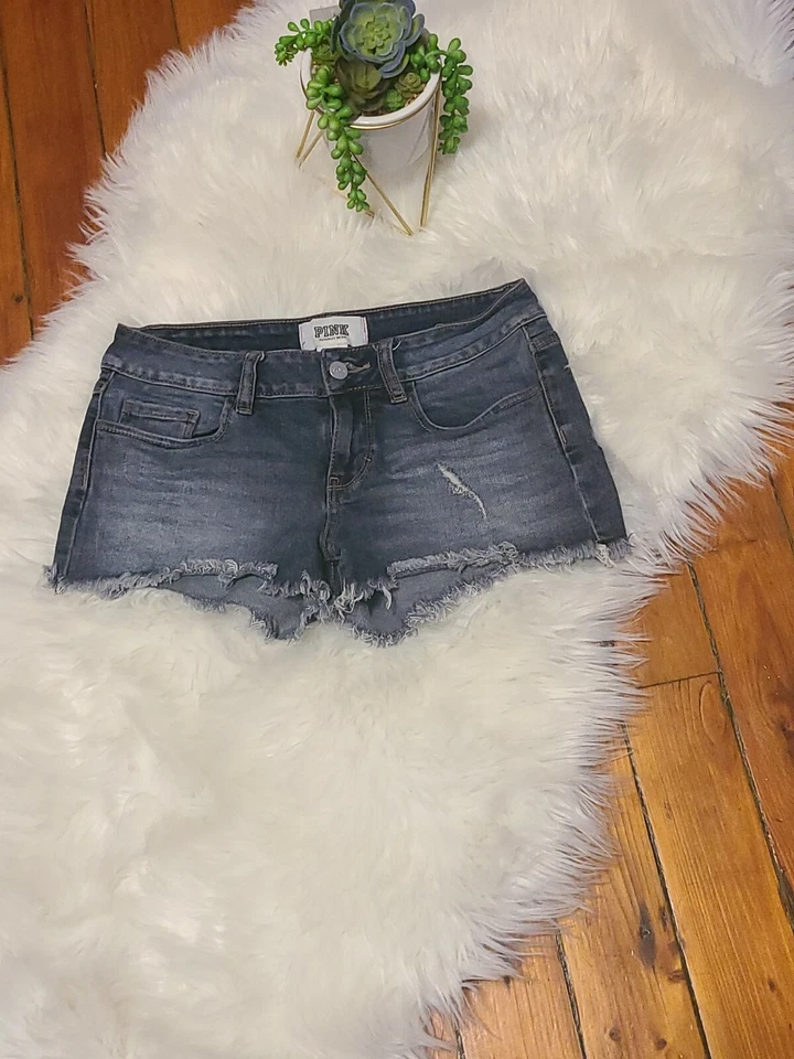 Pantalones cortos de mezclilla desgastados ROSA Victoria's Secret para mujer talla 2 Foto 2 de 4