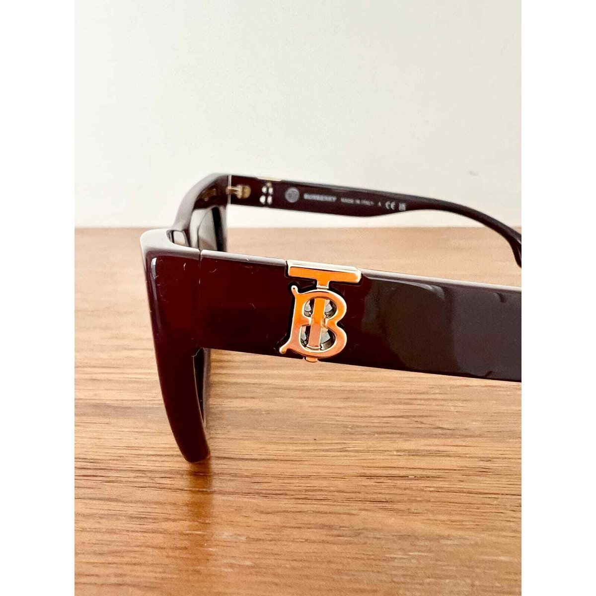 ?Authentic BURBERRY B 4405 Black Cat-Eye Sunglasses Amazon.com: Burberry Women main image 2