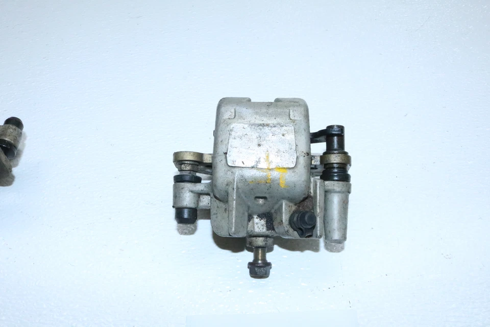 2006 Bombardier Can-am Outlander 650 Xt Efi левый передний тормозной суппорт - Изображение 2 из 4