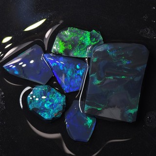16.3 cts Rough Black Opal Parcel Lightning Ridge CMR