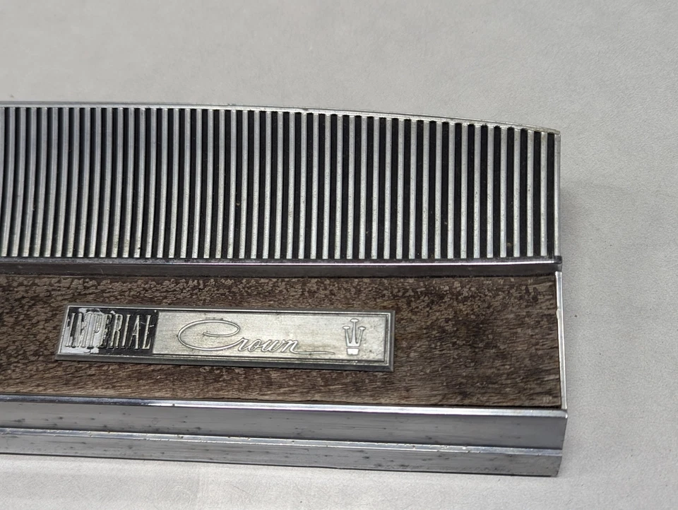 Guantera Imperial 1965-66 puerta madera LeBaron Crown Chrysler 1966 65 Foto 4 de 4