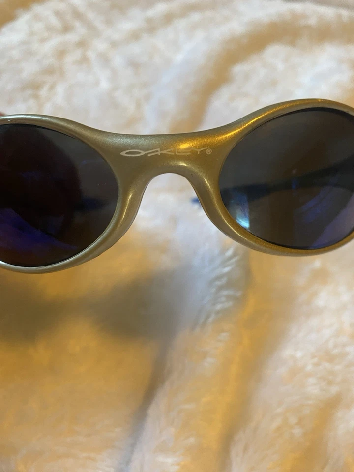 Oakley 复古眼夹克太阳镜金色金属镜框蓝色镜片。 — 第 4/4 张图片
