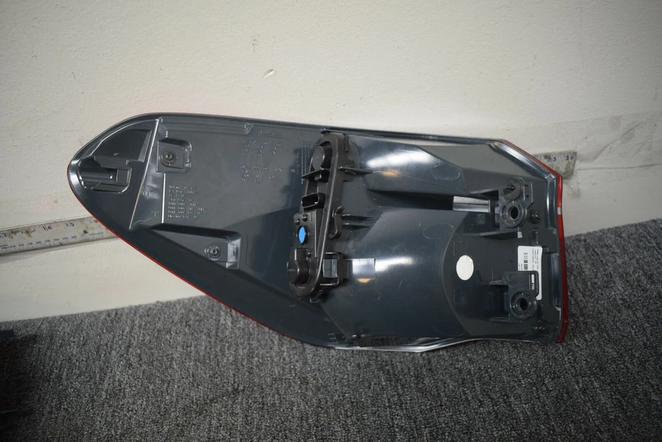 2016-2018 BMW X1 RIGHT SIDE TAIL LIGHT FACTORY OEM - Image 4 of 4