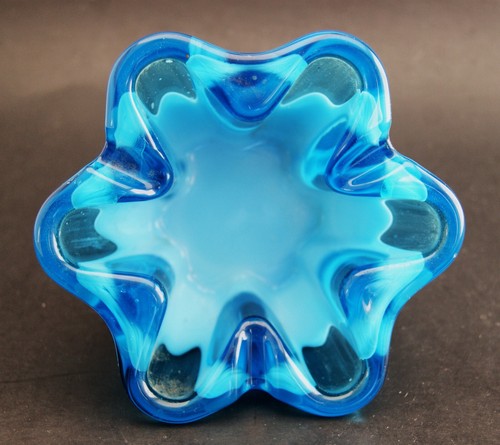 Posacenere in vetro artistico biomorfo blu Sasaki Glass Company vintage - Foto 3 di 8