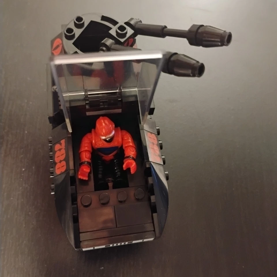 Mega Bloks GI Joe HISS Tank With Driver And Cobra Commander - Image 4 of 4