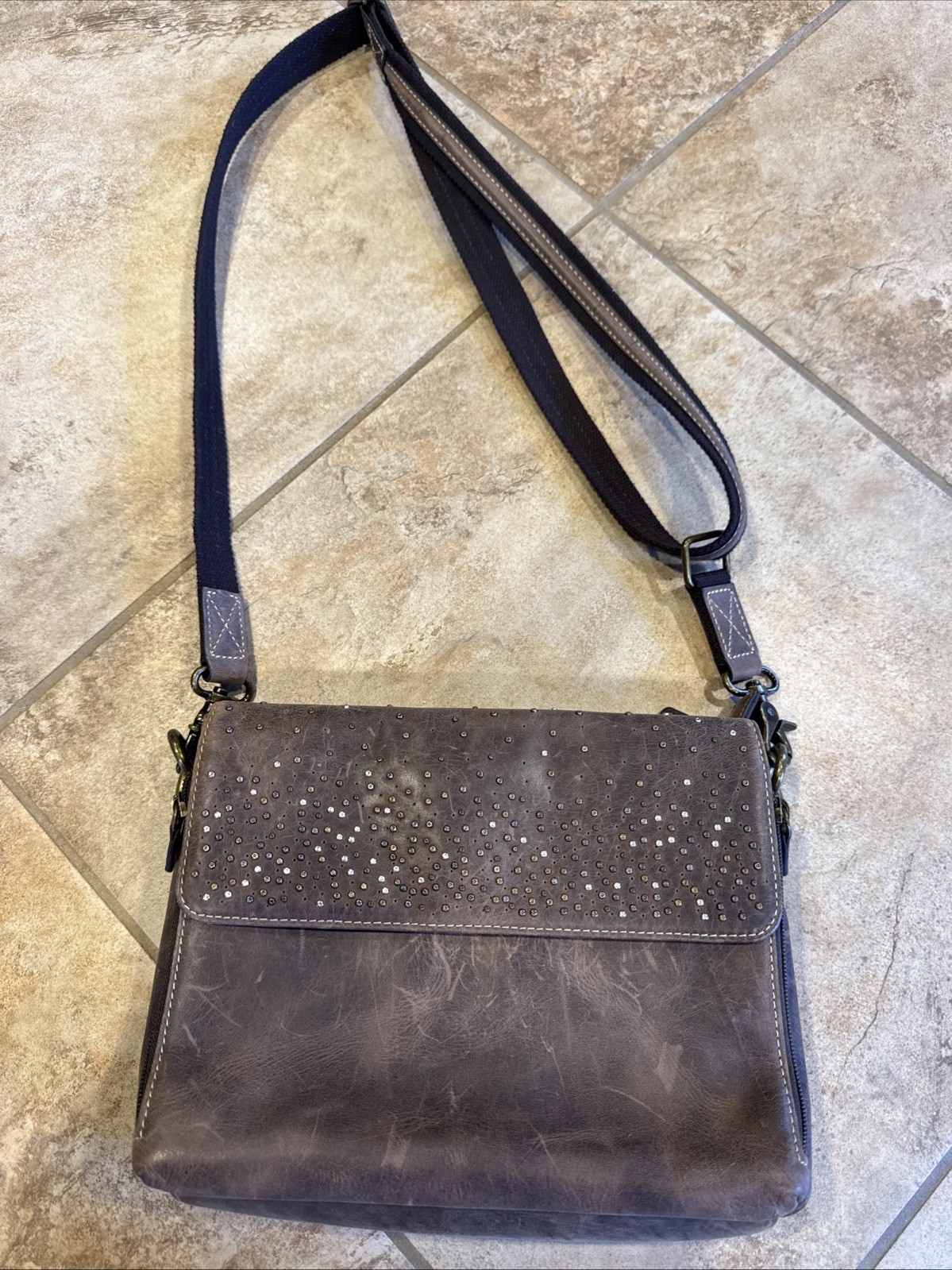 Gun Tote’N Mamas Purse Conceal Carry Brown Crossbody Handbag Studded Distressed