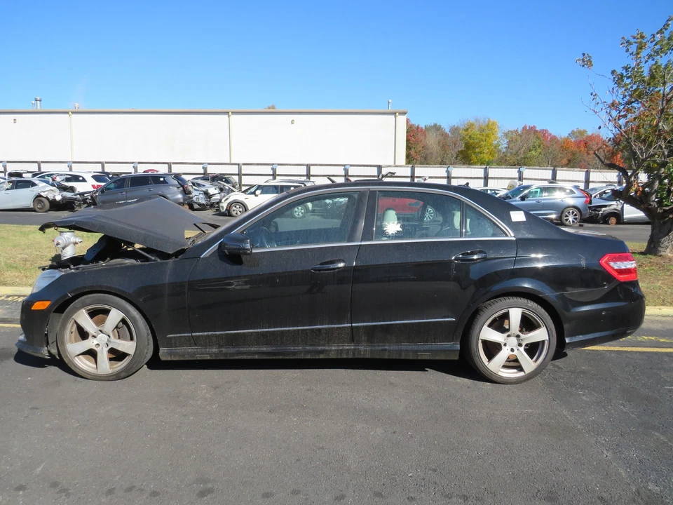 Guantera negra Mercedes-Benz Clase E 2010-2012 OEM 21268002919D53 Foto 3 de 4