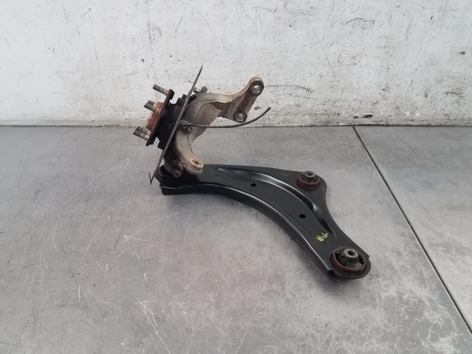 Nissan Juke Nismo RS 2014 buje delantero derecho brazos de control de nudillos #0361 Foto 4 de 4