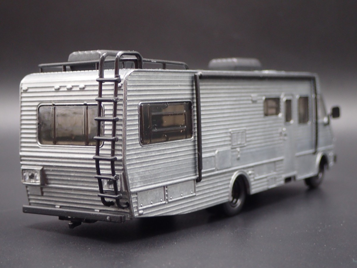 1986 86 FLEETWOOD BOUNDER RV MOTORHOME 1:64 SCALE COLLECTIBLE