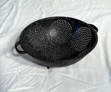 Vtg. Primitive Enamelware Black & White Speckled Footed Strainer Colander 11” 
