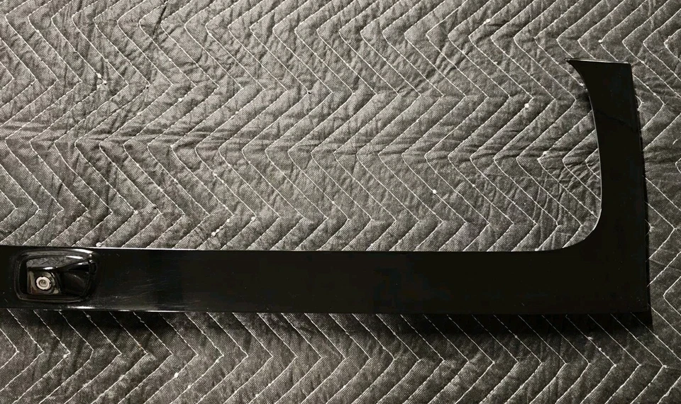 2014-19 Kia Soul Genuine Tailgate Trim Garnish w/Rear View Camera - Imagem 3 de 4