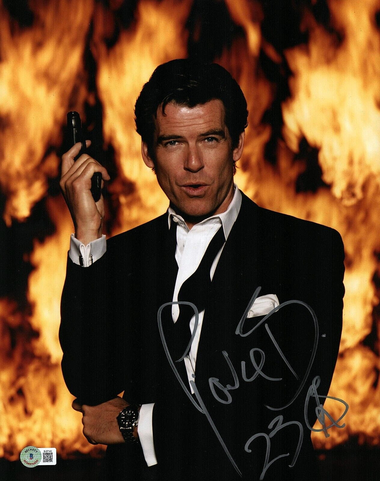 PIERCE BROSNAN SIGNED AUTOGRAPH 11x14 PHOTO - JAMES BOND 007, GOLDENEYE,  BECKETT