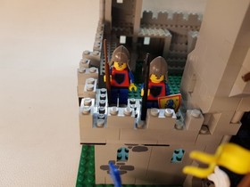 LEGO 6080 King's Castle 1984 Lion Knights Castle Lion 100% Complete 6080-1