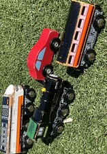 Wooden Magnetic Train Vehicle Lot 4 Pieces Engine Passenger Cars Red Auto