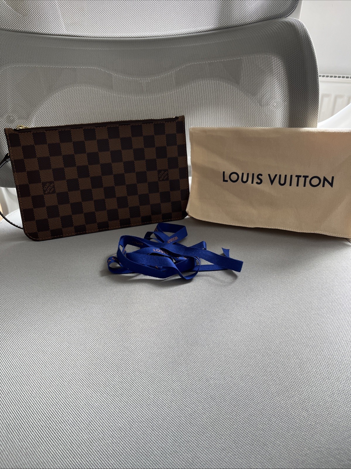 Louis Vuitton Neverfull Pouch/Wristlet In Damier Ebene