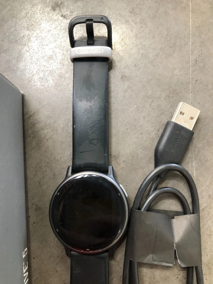 Montre Garmin VivoActive 5 - Photo 2/4