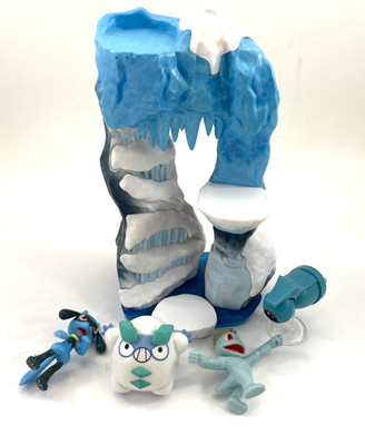Jazwares Pokemon Glacier Ice Cave Display with Machop Beldum Riolu Darumaka